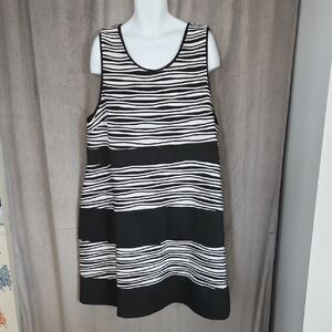 4x Michel Studio Black and White Striped Midi Dress